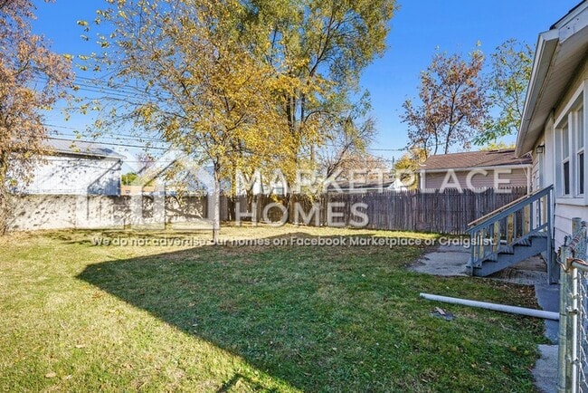 Building Photo - 11051 Dodge Ave