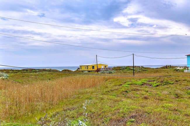 Building Photo - 9 La Playa