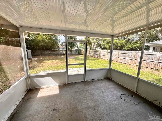 Building Photo - 13 Elegans Ave