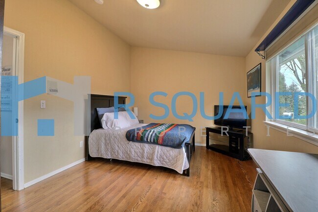 Building Photo - 11325 21st Pl NE