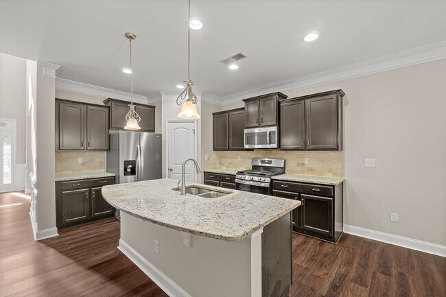 Building Photo - Immaculate 5bd 3bd Berewick home with many newly upgrades!