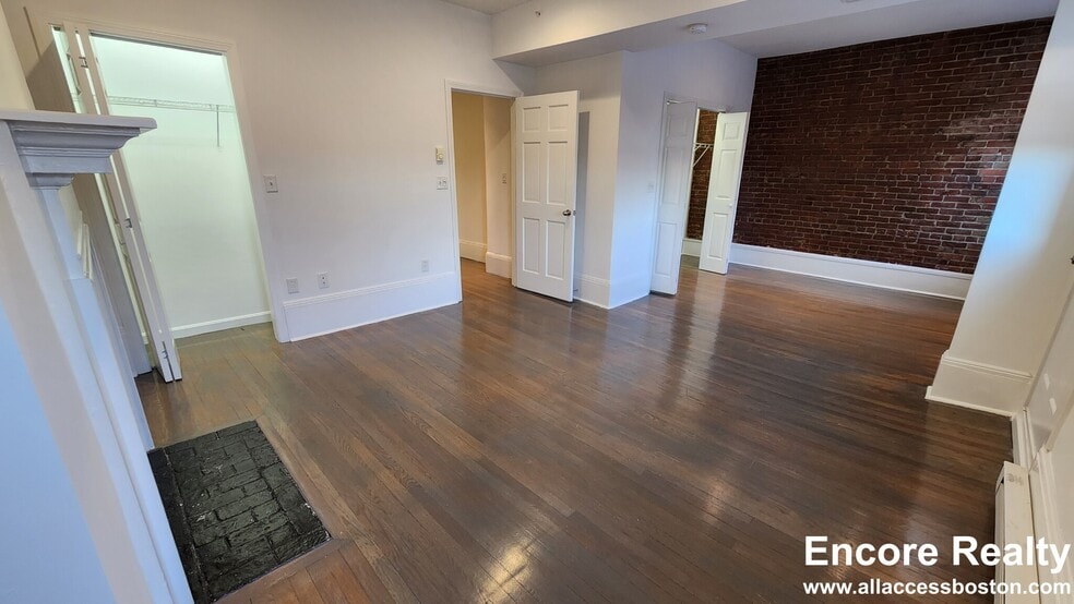 Building Photo - 1404 Beacon St