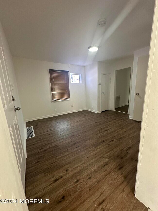 Building Photo - 56 Steiner Ave