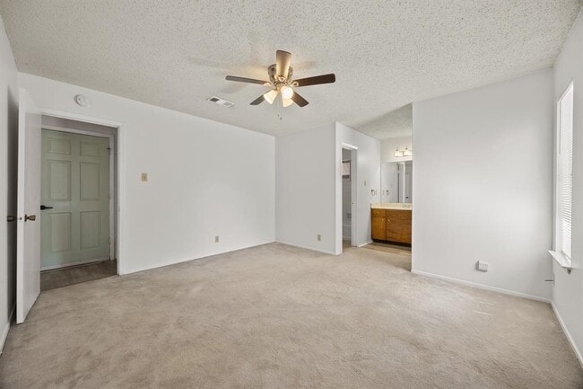 Building Photo - 800 Central Dr