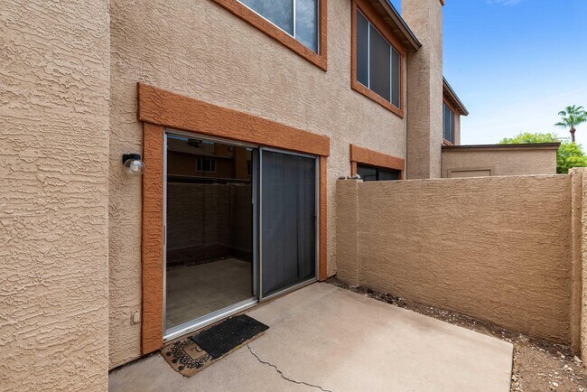 Building Photo - 4114 E UNION HILLS Dr
