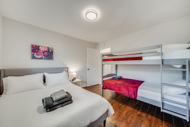 Building Photo - 1021 Mellville Dr