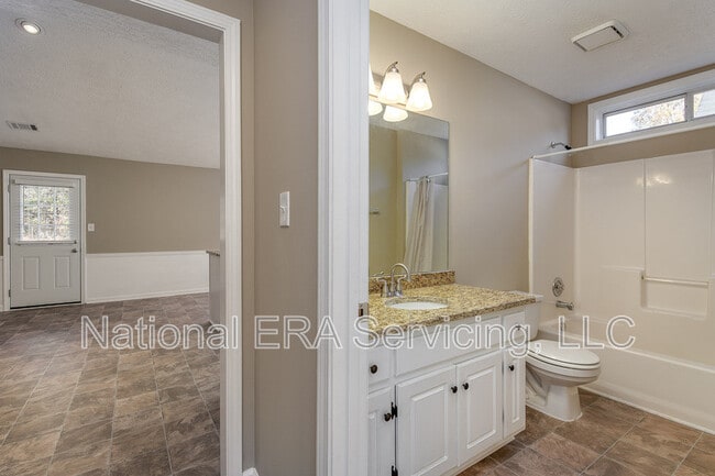 Building Photo - 35 Oak Ridge Ct