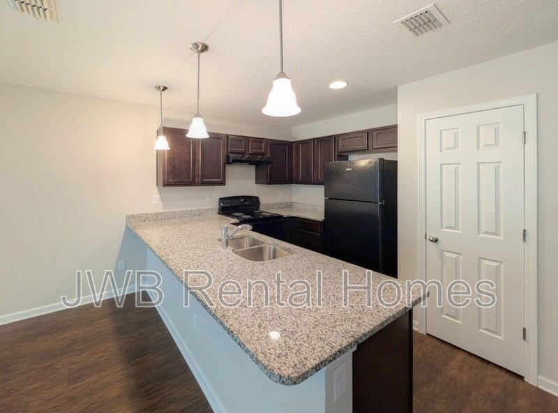Building Photo - 7147 Alton Ave