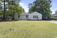 Building Photo - 404 Dogwood Ln