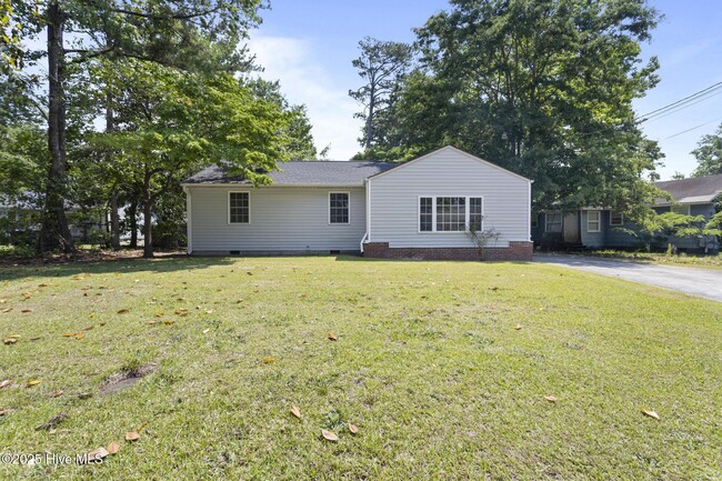Primary Photo - 404 Dogwood Ln