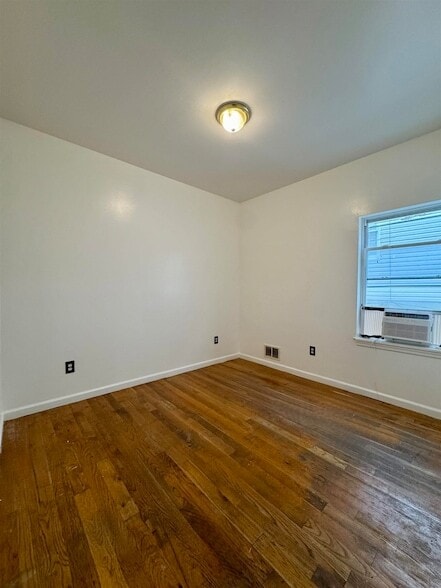 Building Photo - 142 Ege Ave