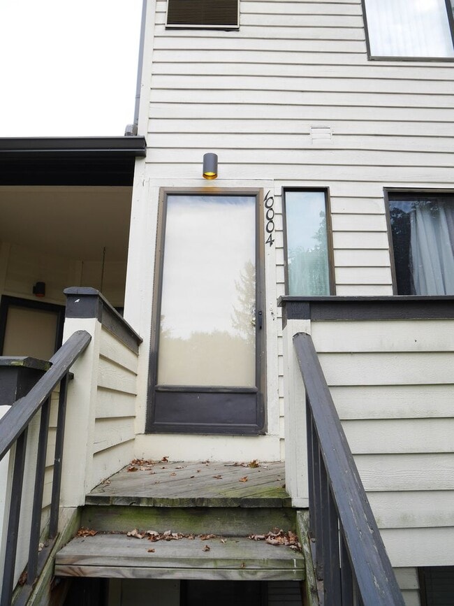 Building Photo - Beautiful 2 Bedroom Condo with a Loft- PRIME LOCATION!!