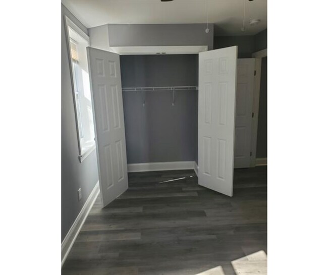 Building Photo - 1607 Division St