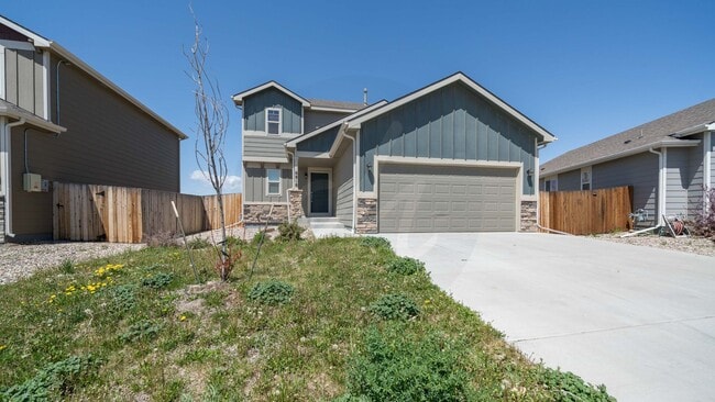 Primary Photo - Lovely Three Bedroom Home with Mountain Views