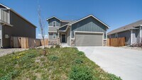Building Photo - Lovely Three Bedroom Home with Mountain Views
