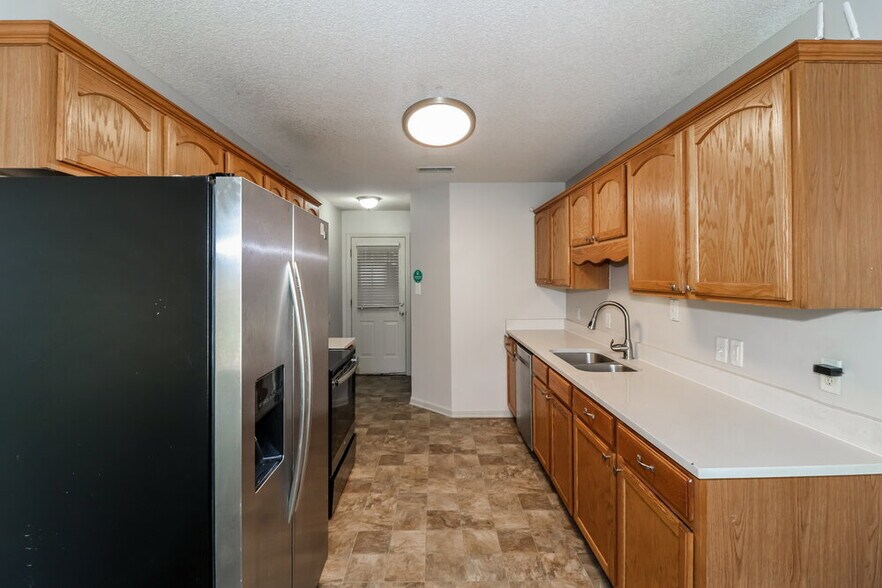 Building Photo - 1128 Red Fern Cir E