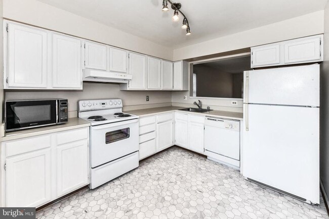 Building Photo - 14639 Stone Range Dr