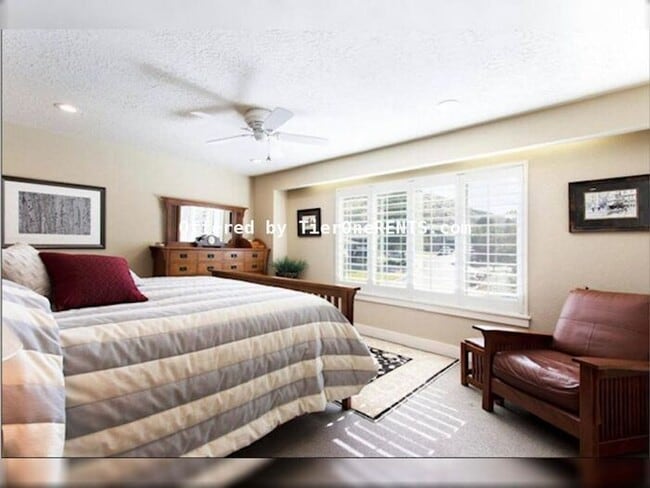 Building Photo - This property offers a NO DEPOSIT option available for qualified renters!
