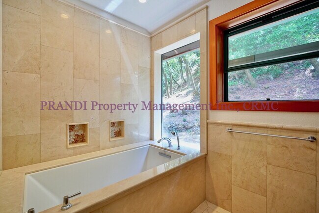 Building Photo - Modern Craftsman Home In Private and Seren...