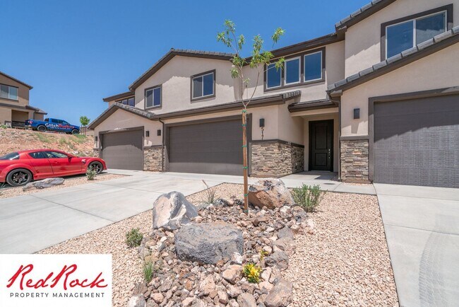 Building Photo - 4 Bedroom, 2.5 Bathroom Townhome in Hurric...