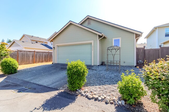 Building Photo - Fantastic DuPont Rambler with AC and Sprinkler System