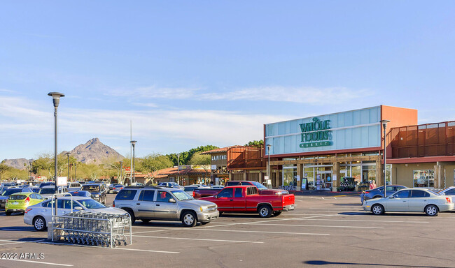 Building Photo - 1411 E Orangewood Ave