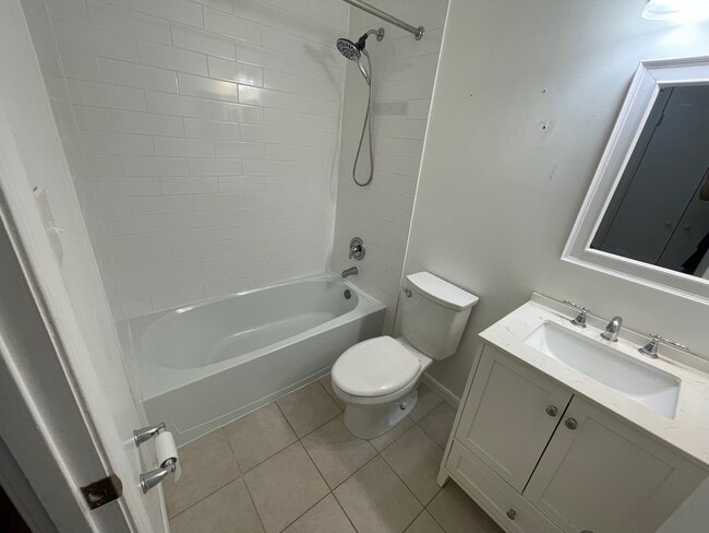 Building Photo - 15039 Cherrywood Dr