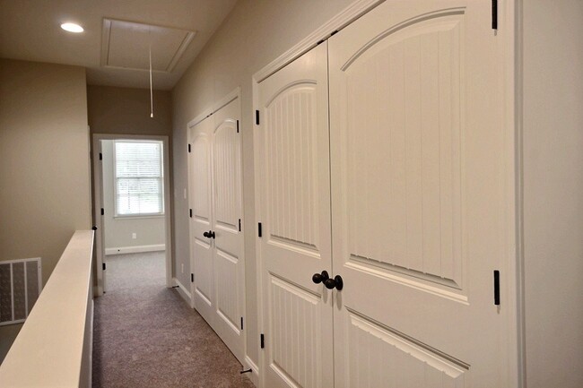 Building Photo - 214 E South St