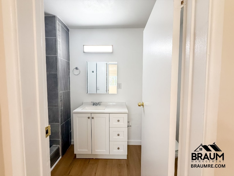 Building Photo - 5252 Hermitage Ave