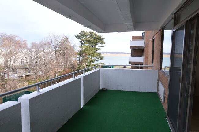 Building Photo - 1460 Elm St