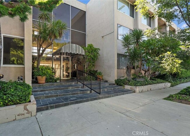 Building Photo - 5411 Tyrone Ave