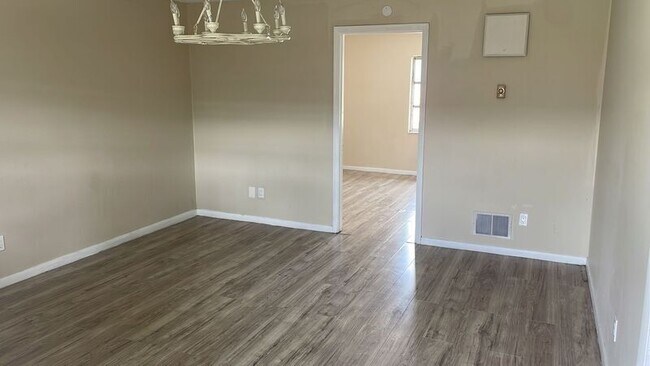 Building Photo - 218 S Tampa Ave