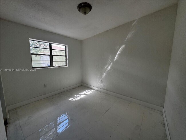 Building Photo - 1950 Washington Ave