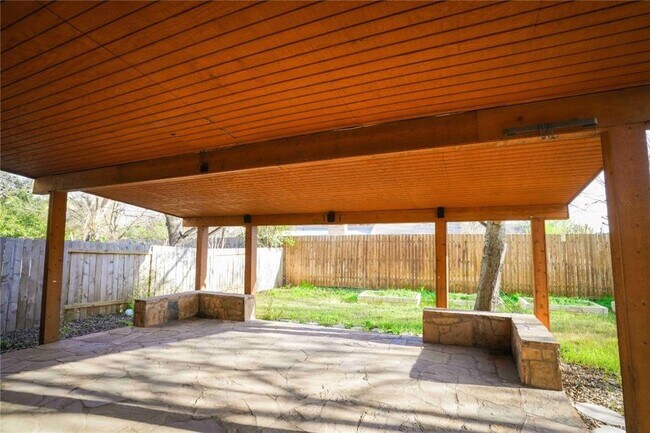 Building Photo - 11608 Spicewood Pkwy