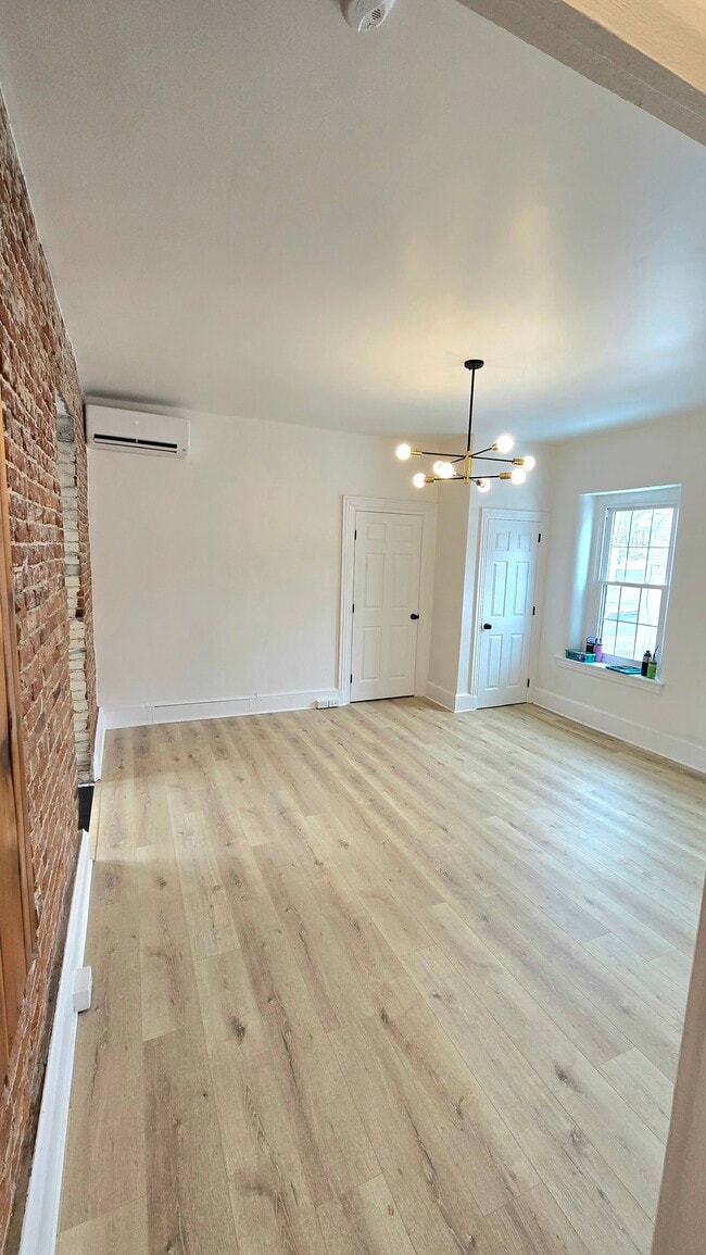 Building Photo - 225 N Main St