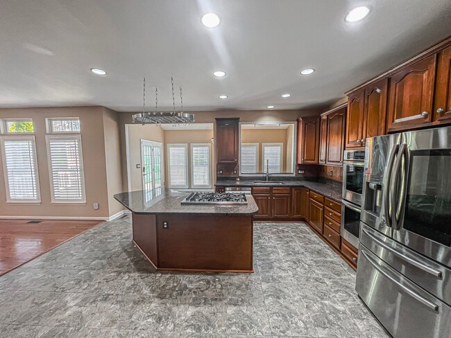 Building Photo - Stunning 4 Bedroom 3 Bathroom Brick Home W...