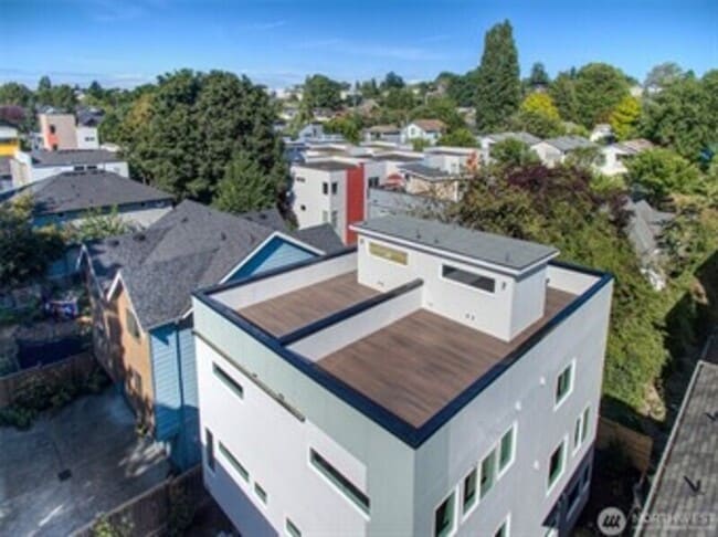 Building Photo - 732 26th Ave S