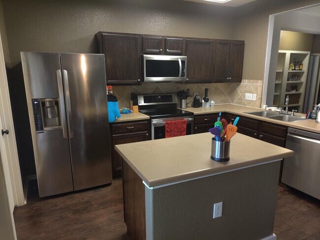Building Photo - 6400 Ken Caryl Dr