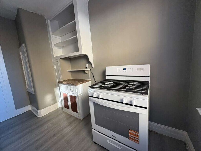 Building Photo - 1579 Chapel St