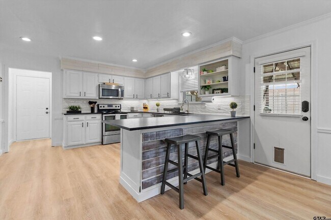 Building Photo - 10801 Harvestwood Drive