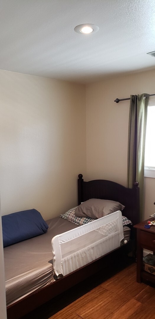 Building Photo - Excellent 3 Bed/2.5 Bath Mountain Shadows ...