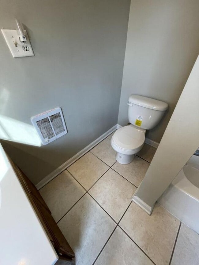 Building Photo - NOW AVAILABLE! 3 Bed, 2 Bath Victorian Home in Newport, PA!