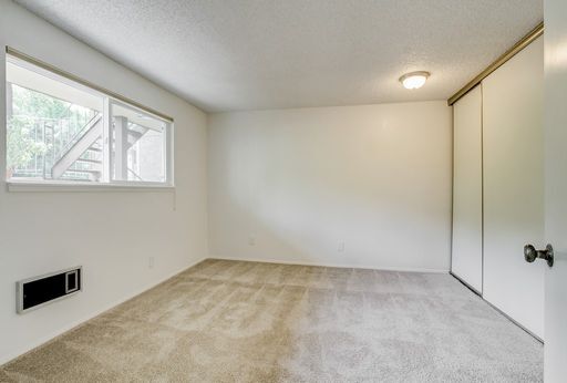 Building Photo - Queen Anne View Condo!!!