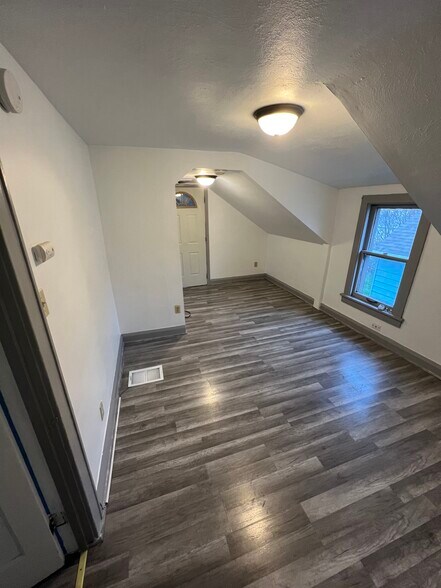 upper unit living room - 1229 Terrace Ave