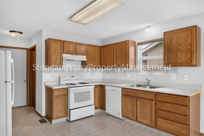 Building Photo - 6926 SW 17th St