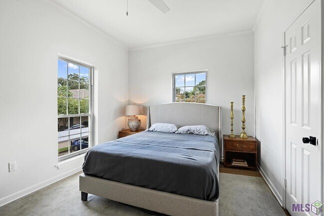 Building Photo - 7640 Lasalle Ave