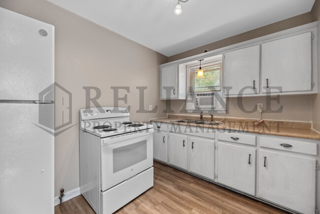 Building Photo - 345 Grover Ave