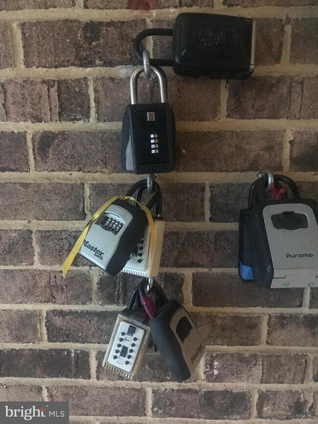 Building Photo - 2817 Jermantown Rd