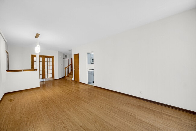 Building Photo - 1214 S Parkside Dr