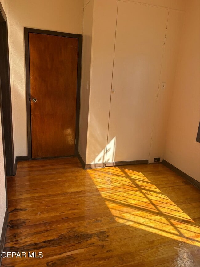 Building Photo - 3418 Pershing Dr